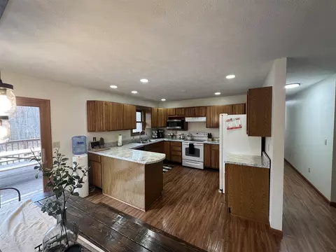 Kitchen - 9075 Ferris, Grant, MI 49327 photo 4 of 6
