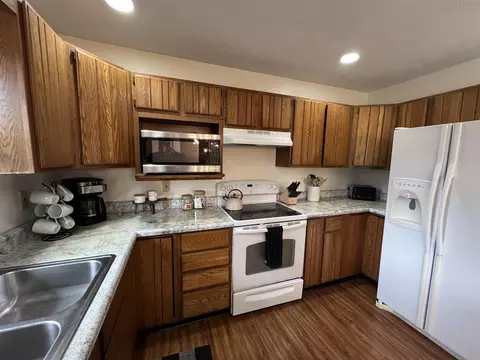 Kitchen - 9075 Ferris, Grant, MI 49327 photo 2 of 6