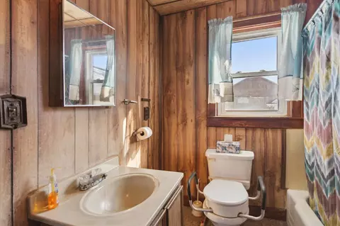 Bath - 3022 E Coral, Edmore, MI 48829 photo 3 of 3