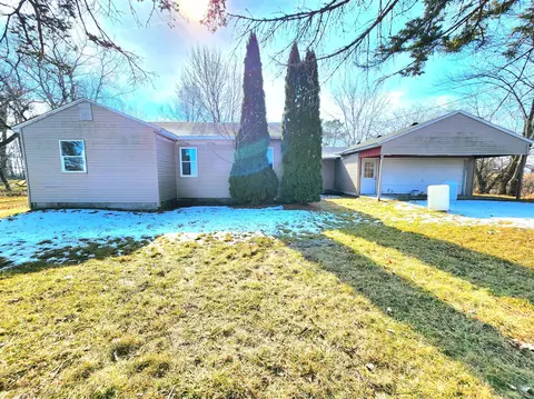 658 E Newberg, Pinconning, MI 48650 photo 1