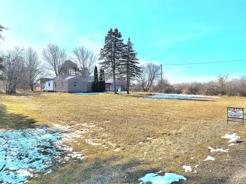 658 E Newberg, Pinconning, MI 48650 photo 2