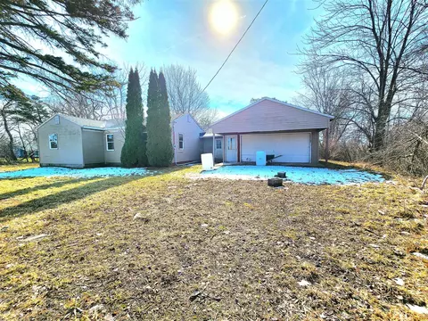658 E Newberg, Pinconning, MI 48650 photo 4