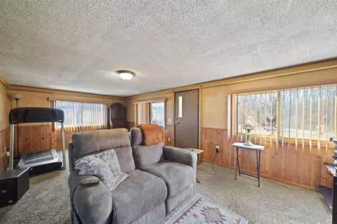 Living - 9555 Springport, Parma, MI 49269 photo 1 of 2