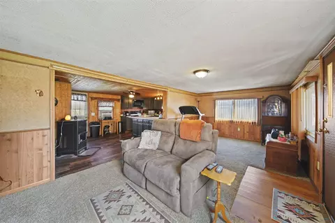 Living - 9555 Springport, Parma, MI 49269 photo 2 of 2