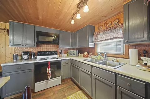 Kitchen - 9555 Springport, Parma, MI 49269 photo 4 of 4