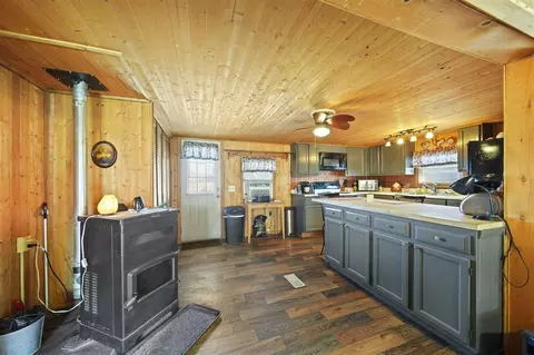 Kitchen - 9555 Springport, Parma, MI 49269 photo 1 of 4
