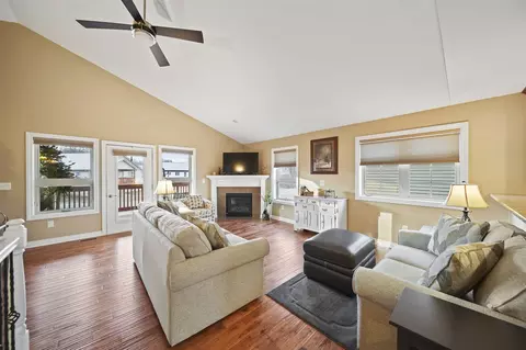 Living - 1030 Ridgeview, Tecumseh, MI 49286 photo 2 of 9