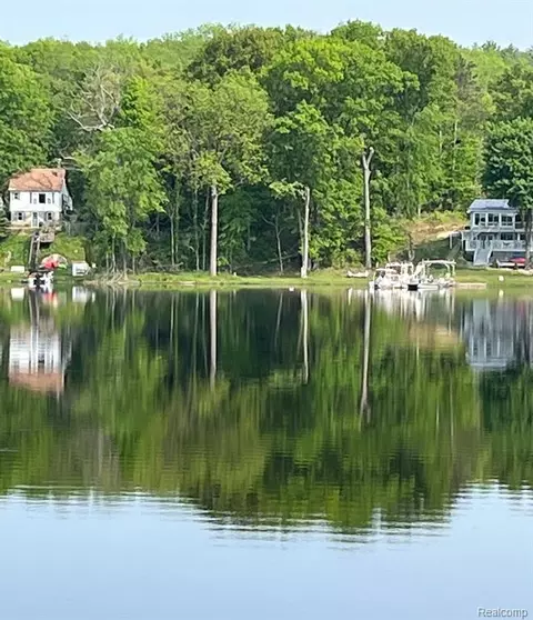 000 Lakeside, Tipton, MI 49287