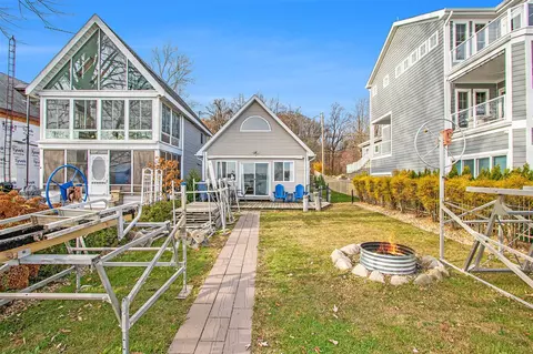 5303 Paw Paw Lk, Coloma, MI 49038