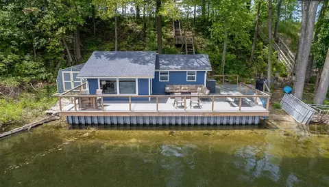 2687 W Selkirk Lk, Shelbyville, MI 49344