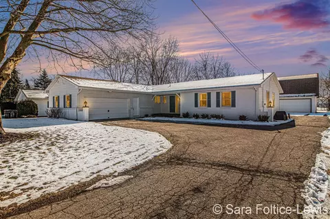 3716 Leonard, Walker, MI 49534