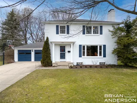 3011 Beechwood, East Grand Rapids, MI 49506