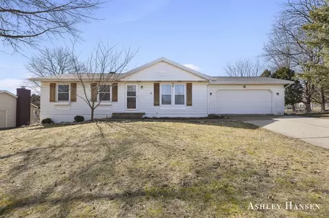 19 Gibraltar, Rockford, MI 49341