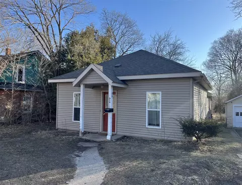824 S Lafayette, Greenville, MI 48838