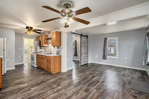 633 S Hooker, Three Rivers, MI 49093 photo 8
