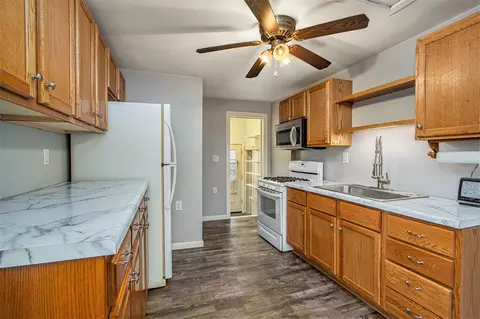 633 S Hooker, Three Rivers, MI 49093 photo 9