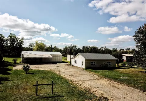 1731 E Montgomery, Hillsdale, MI 49242