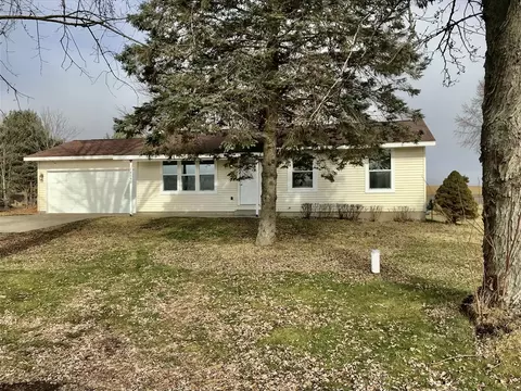 18592 6th Ave, Three Rivers, MI 49093