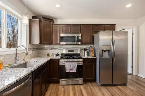 Kitchen - 160 River Pne, Lowell, MI 49331 photo 2 of 4
