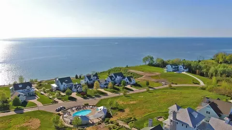 676 Waters Edge #12, South Haven, MI 49090