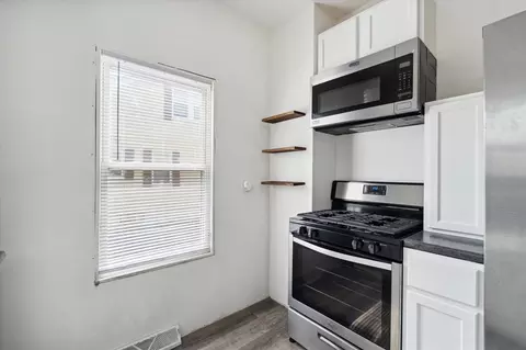 Kitchen - 939 S Gorham, Jackson, MI 49203 photo 4 of 5