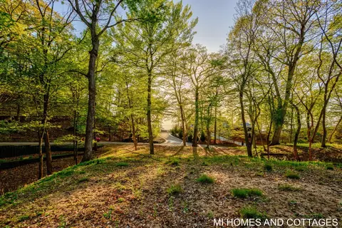 345 Dunegrass Rdg, Saugatuck, MI 49453