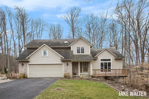 8070 Country Pne, Alto, MI 49302