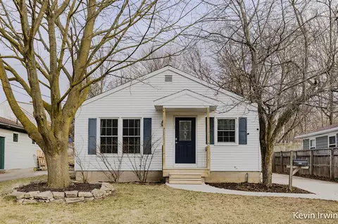 857 Carrier Crk, Grand Rapids, MI 49503