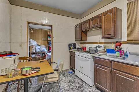 Kitchen - 120 Bates, Jackson, MI 49202 photo 3 of 3
