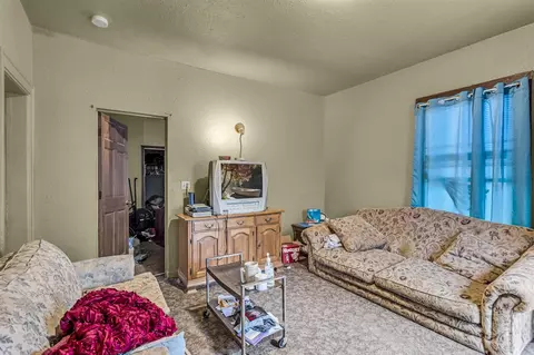 Living - 120 Bates, Jackson, MI 49202 photo 2 of 3