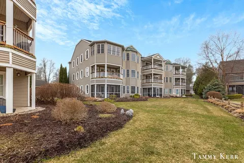 326 Singapore #18, Douglas, MI 49406