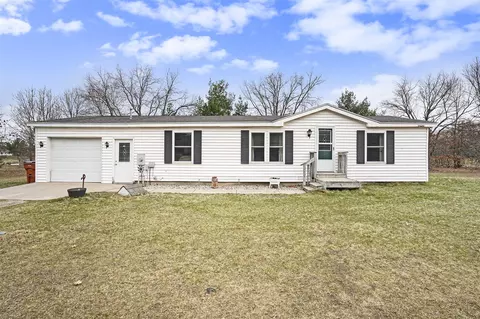 4089 White Creek Ln, Cedar Springs, MI 49319
