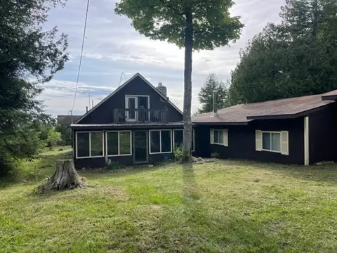 3117 S Lakeshore, Point Aux Pin, MI 49775