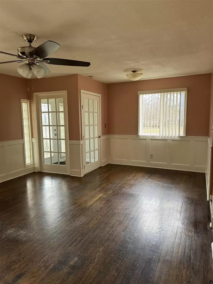 2198 Grange, Trenton, MI 48183 20 Photos Movoto