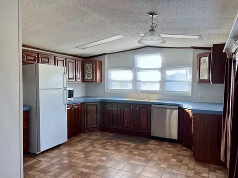 Kitchen - 291 Maple Run, Mason, MI 48854 photo 3 of 4