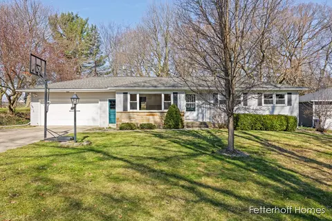 2747 Woodpath, Grand Rapids, MI 49504