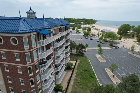 200 Lake #6C, Saint Joseph, MI 49085