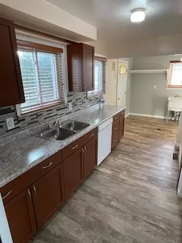 18100 Valade, Riverview, MI 48193 photo 8