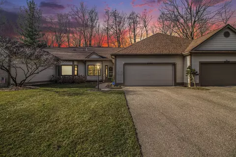 2032 S Cross Crk, Grand Rapids, MI 49508