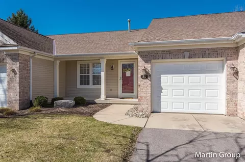 83 Pond Rdg, Grand Rapids, MI 49546
