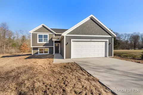 606 Rust, Big Rapids, MI 49307