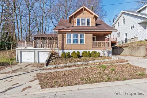 227 Union, Ionia, MI 48846
