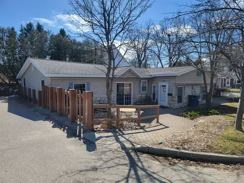 223 Washington, Manistee, MI 49660