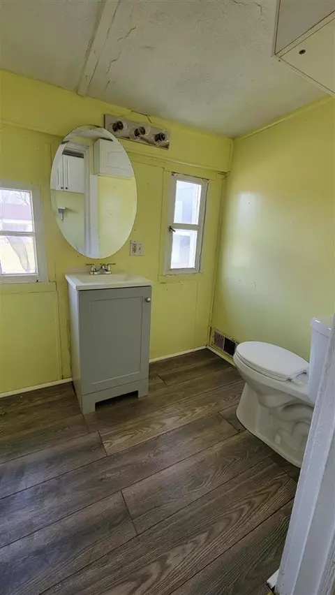 Bath - 517 N Walker, Bronson, MI 49028 photo 1 of 4