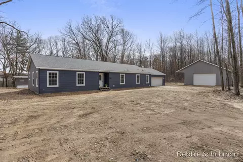 6602 N Hunters, White Cloud, MI 49349 photo 3