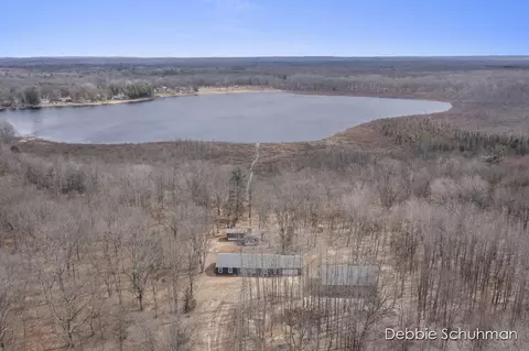 6602 N Hunters, White Cloud, MI 49349