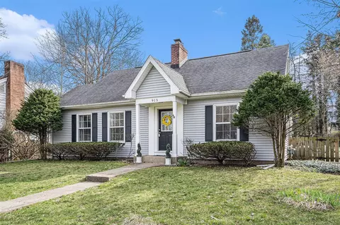 915 Edgemoor, Kalamazoo, MI 49008
