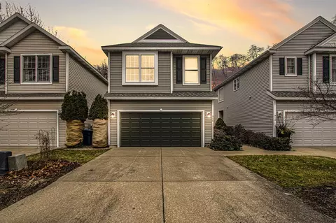 906 Bluff Crk #25, Grand Haven, MI 49417