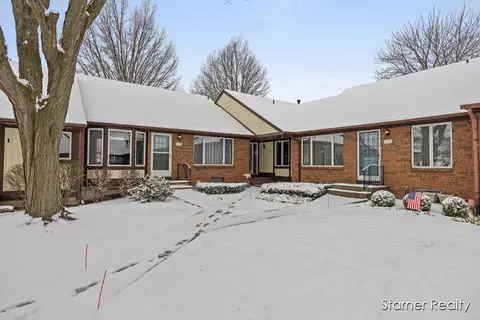 2321 Radcliff Vlg, Grand Rapids, MI 49546