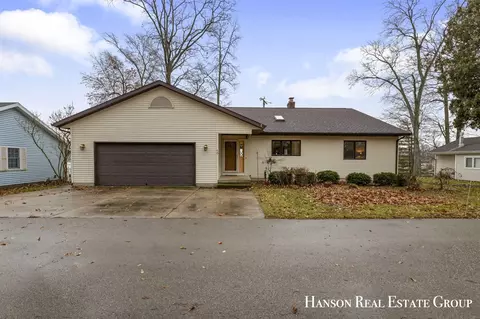 6703 Golf, Saranac, MI 48881
